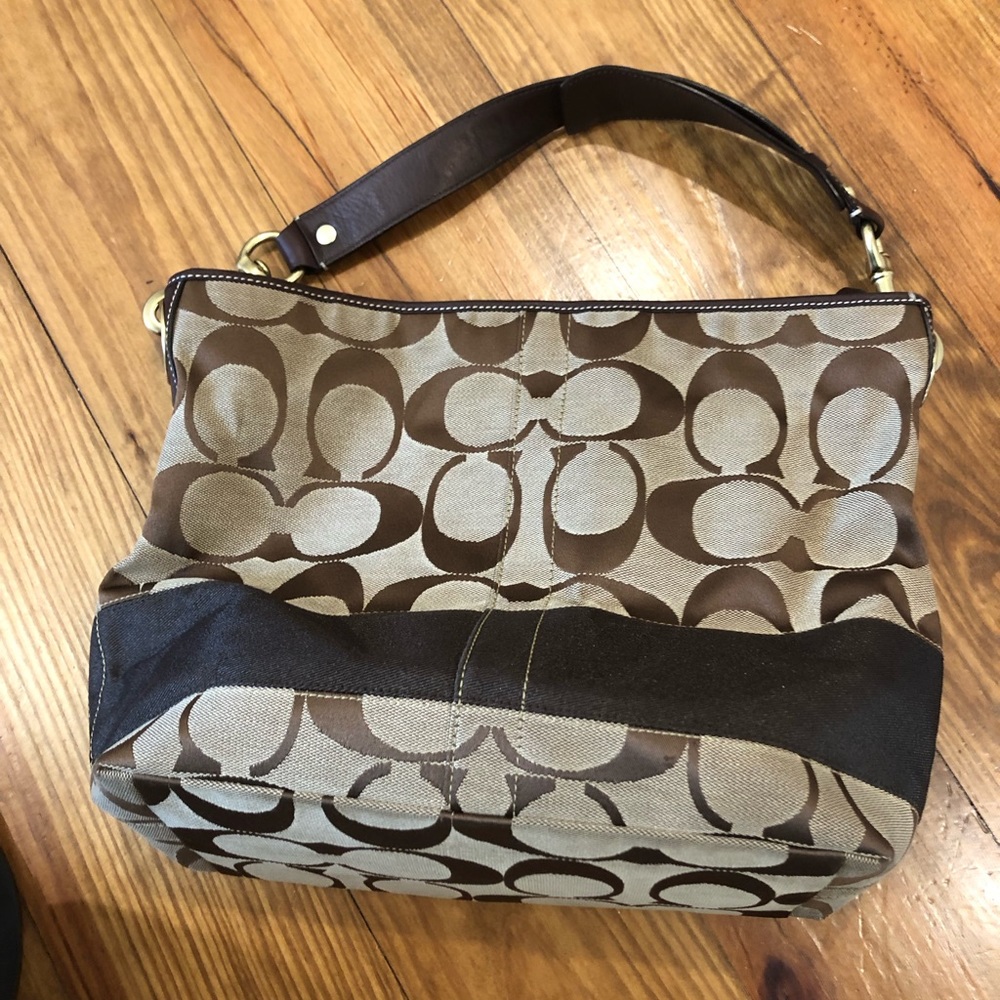 Coach Signature Canvas Brown  Shoulder bag Medium C0768-11101 w/Flaw